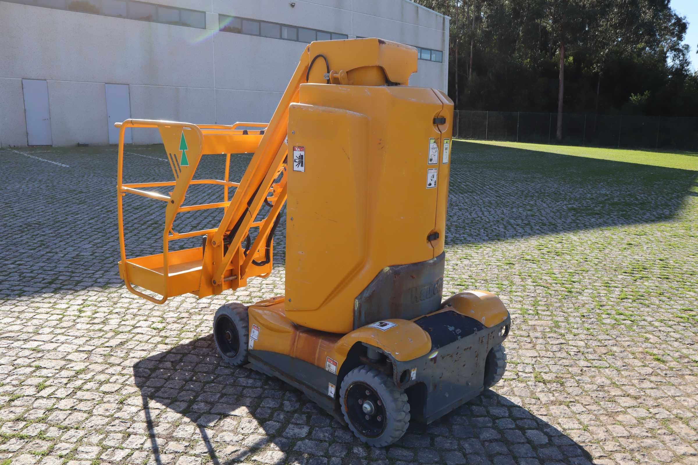 2014 Haulotte Star 10-1 (10 m) Vertical Mast Lift Platafor. Elevatória