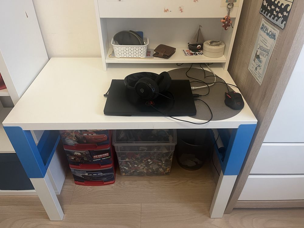 Biórko regulowane Ikea z nadstawką