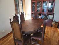 Mesa de jantar em madeira
