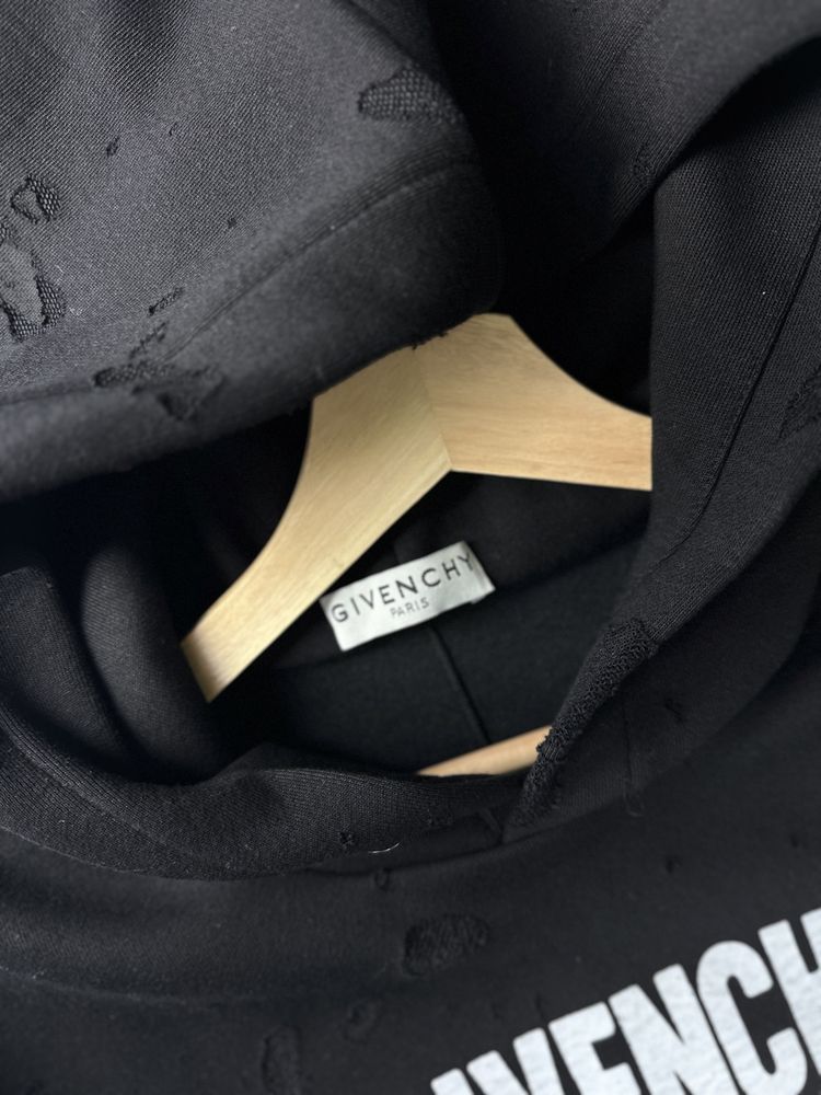 Givenchy Distressed Hoodie Tamanho S