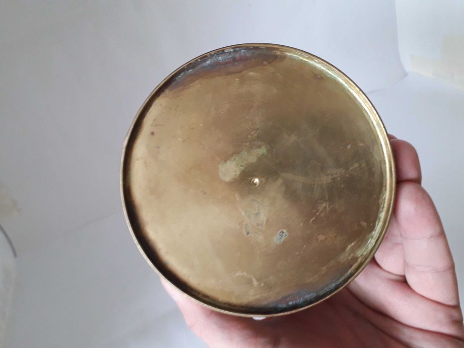 Piękna stara osłonka na doniczkę.