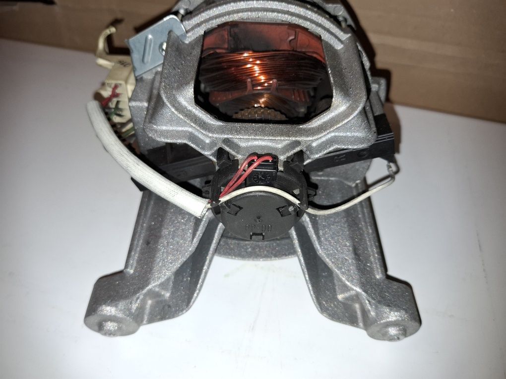 Silnik pralki elektrolux  Nidec type U112G40