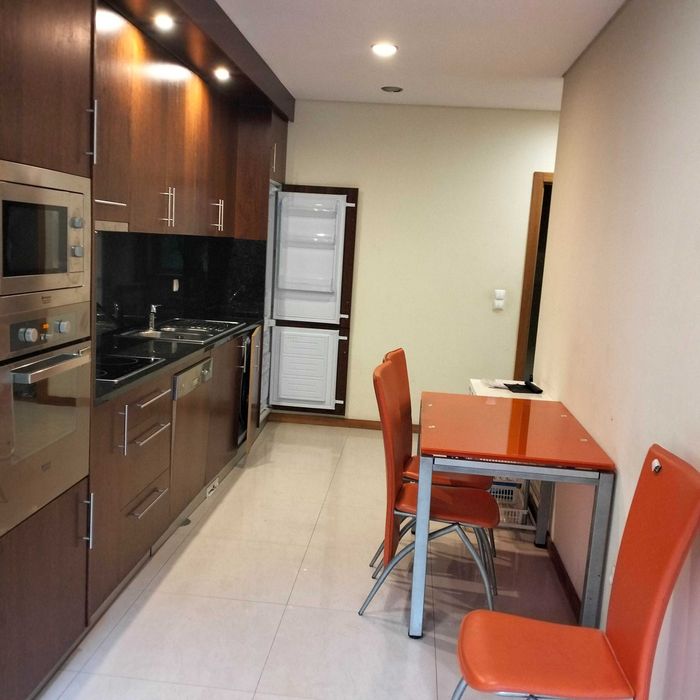 Apartamento T2 mobilado com garagem fechada