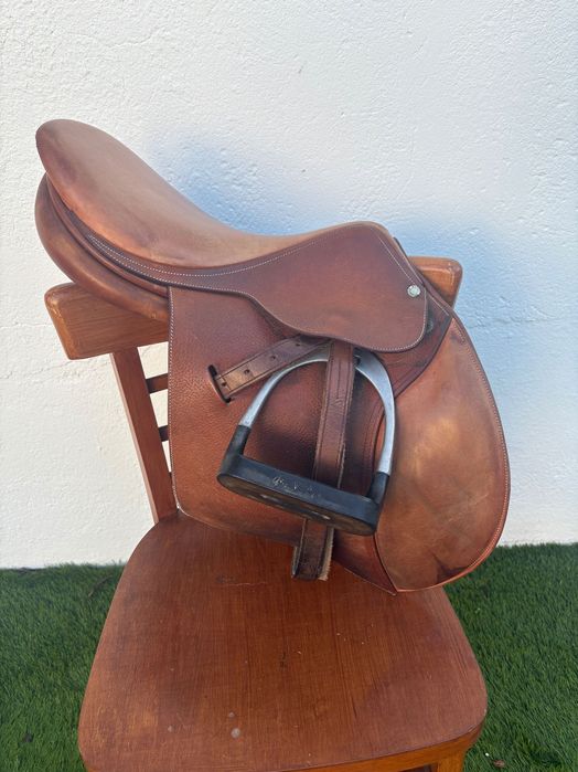 sela de salto Frederic Butet 16 polegadas plana