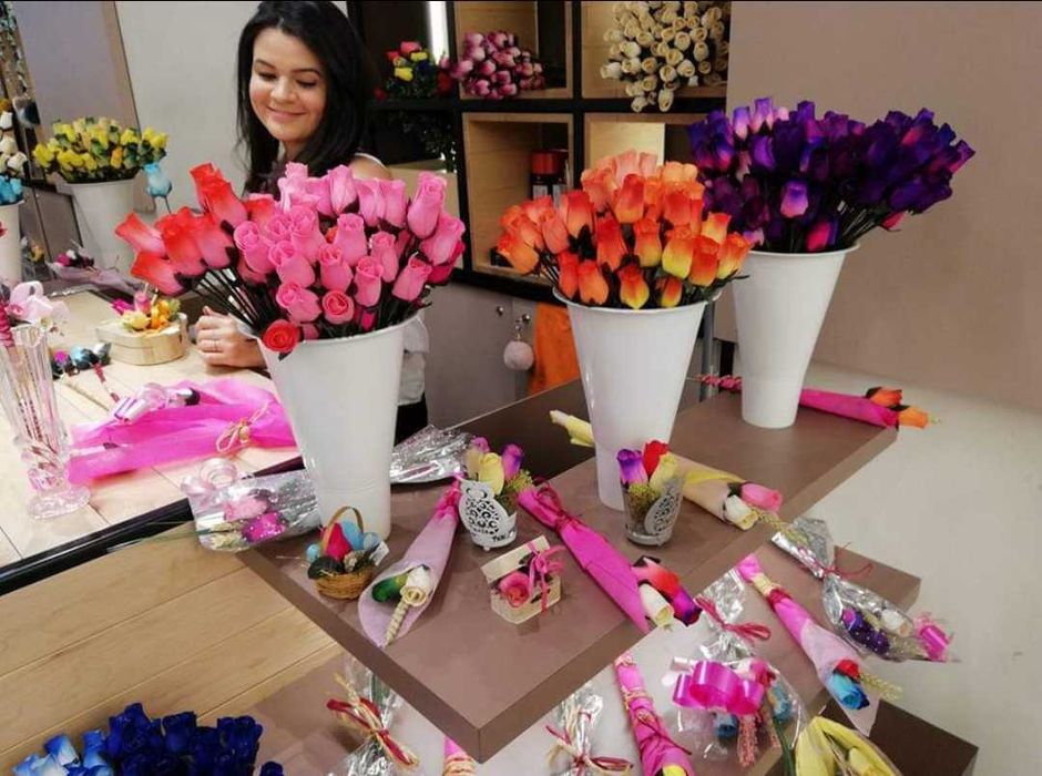 Rosas de Madeira ( uma Rosa de madeira é para empre)