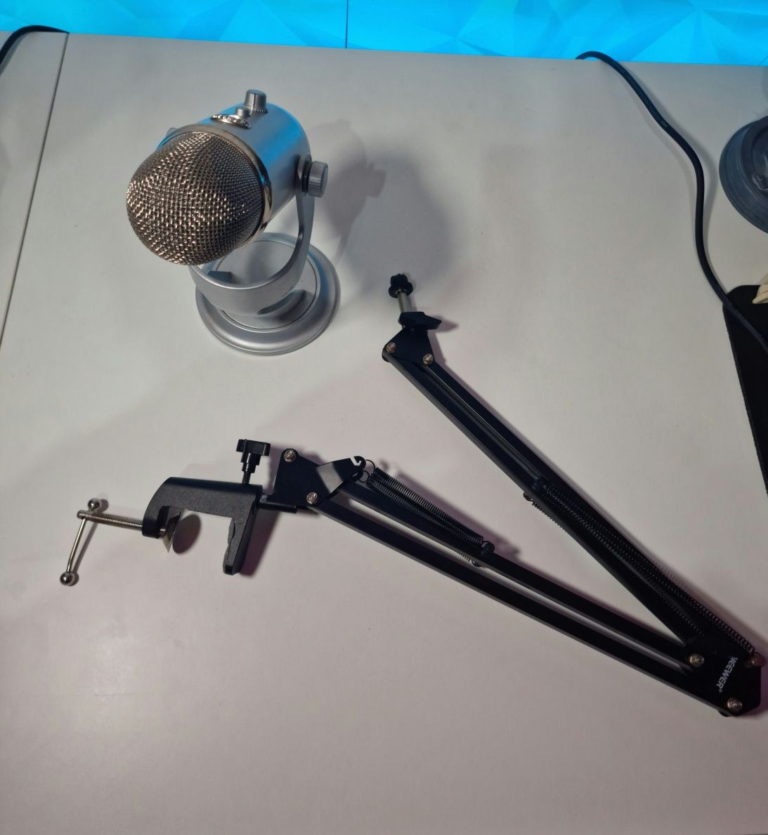 Microfone BlueYeti com braço Neewer
