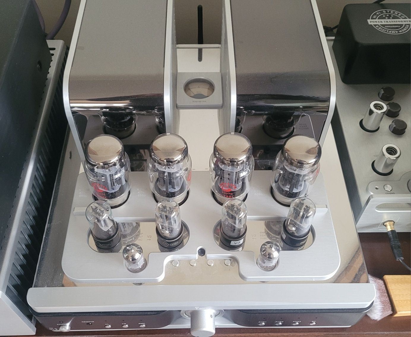 Wzmacniacz lampowy Yaqin MC100 c +audiofilski kabel zasilający.