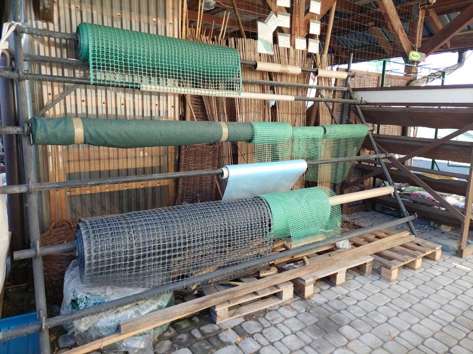 Stojak, regał, ekspozytor na rolki z folią lub siatką