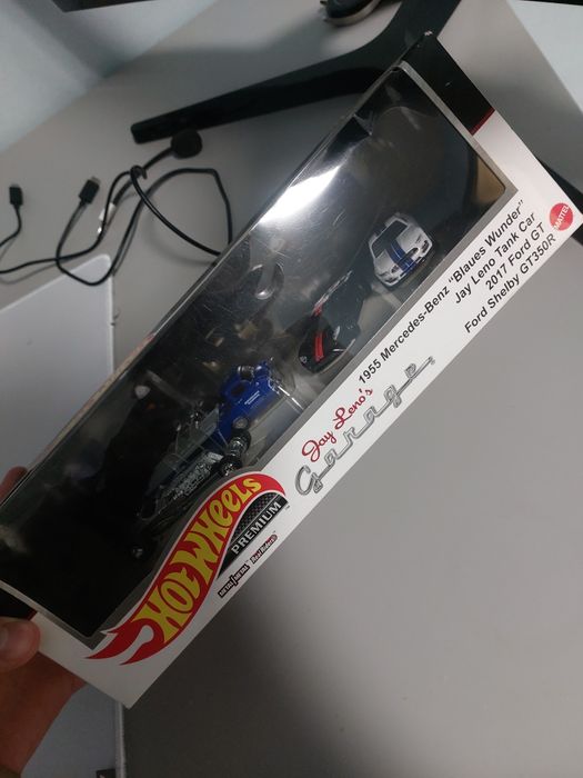 Машинки HotWheels