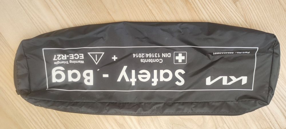 Сумки для автомобільних аптечок, органайзери.