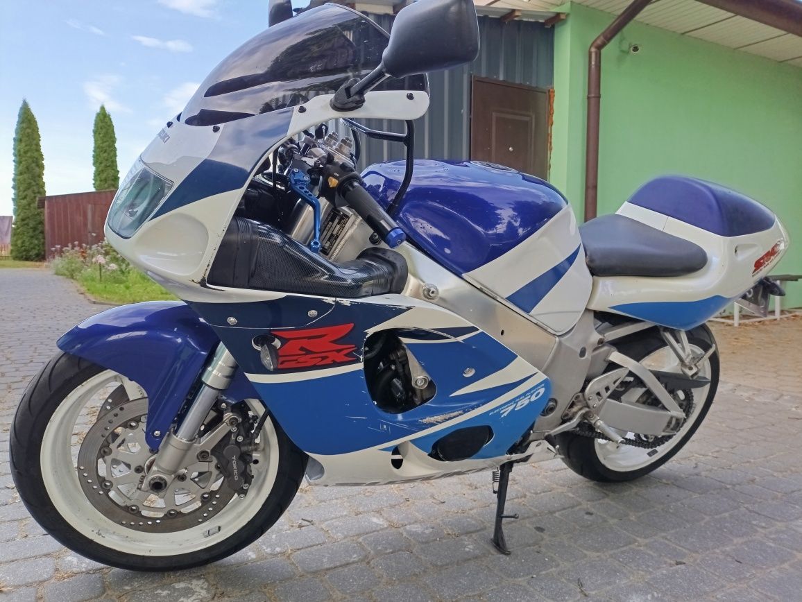 Suzuki GSX-R srad 750 na gaźnikach