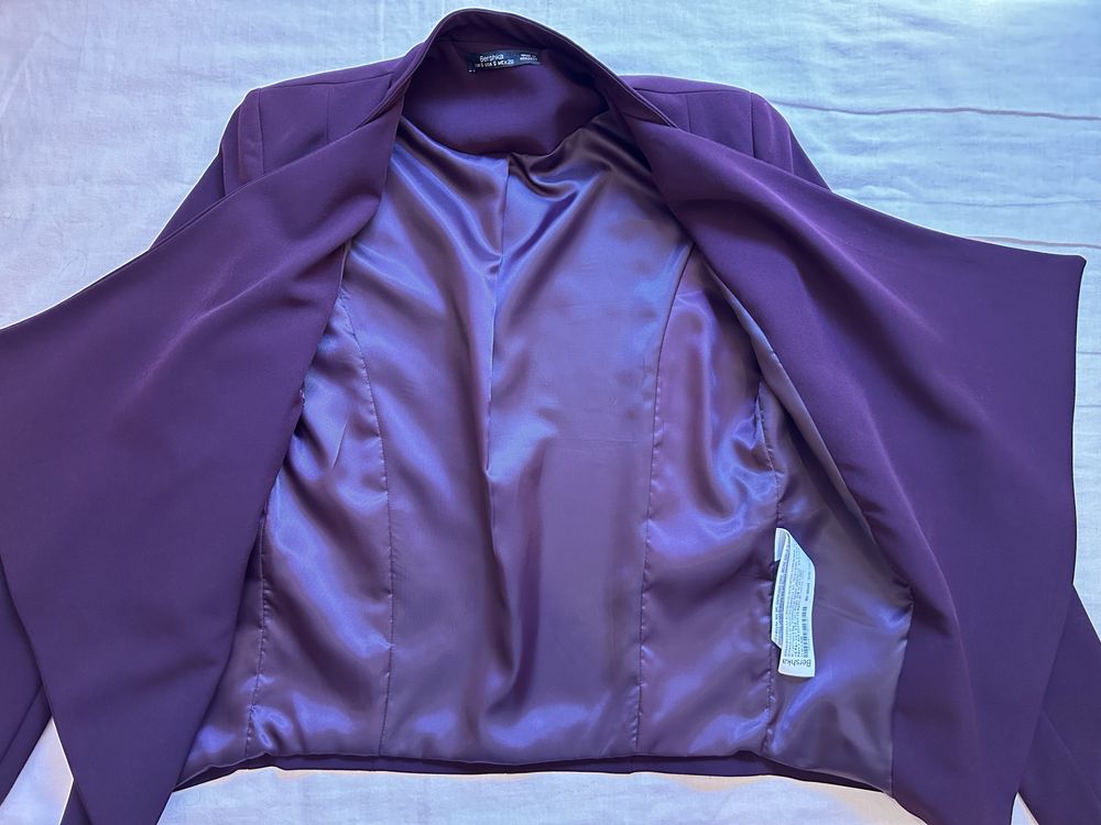 Blazer bordeaux assimétrico. Novo.