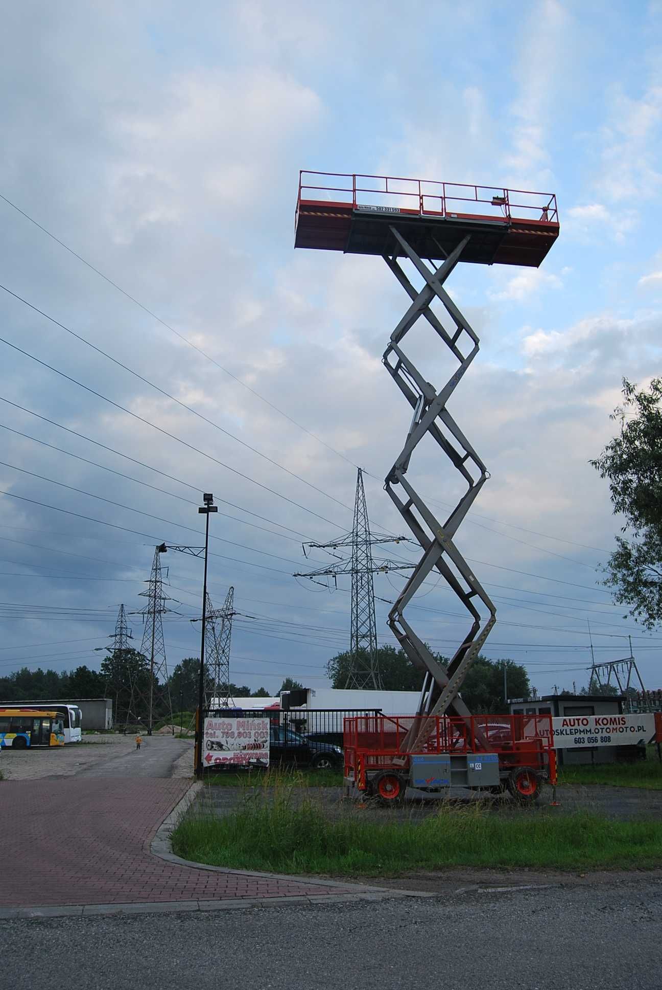 Podnośnik nożycowy platforma wynajem Skyjack SJ9250 wysokość 17,2m 4x4