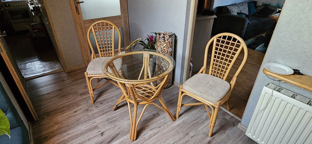Stoliki dwa krzesła  bambus