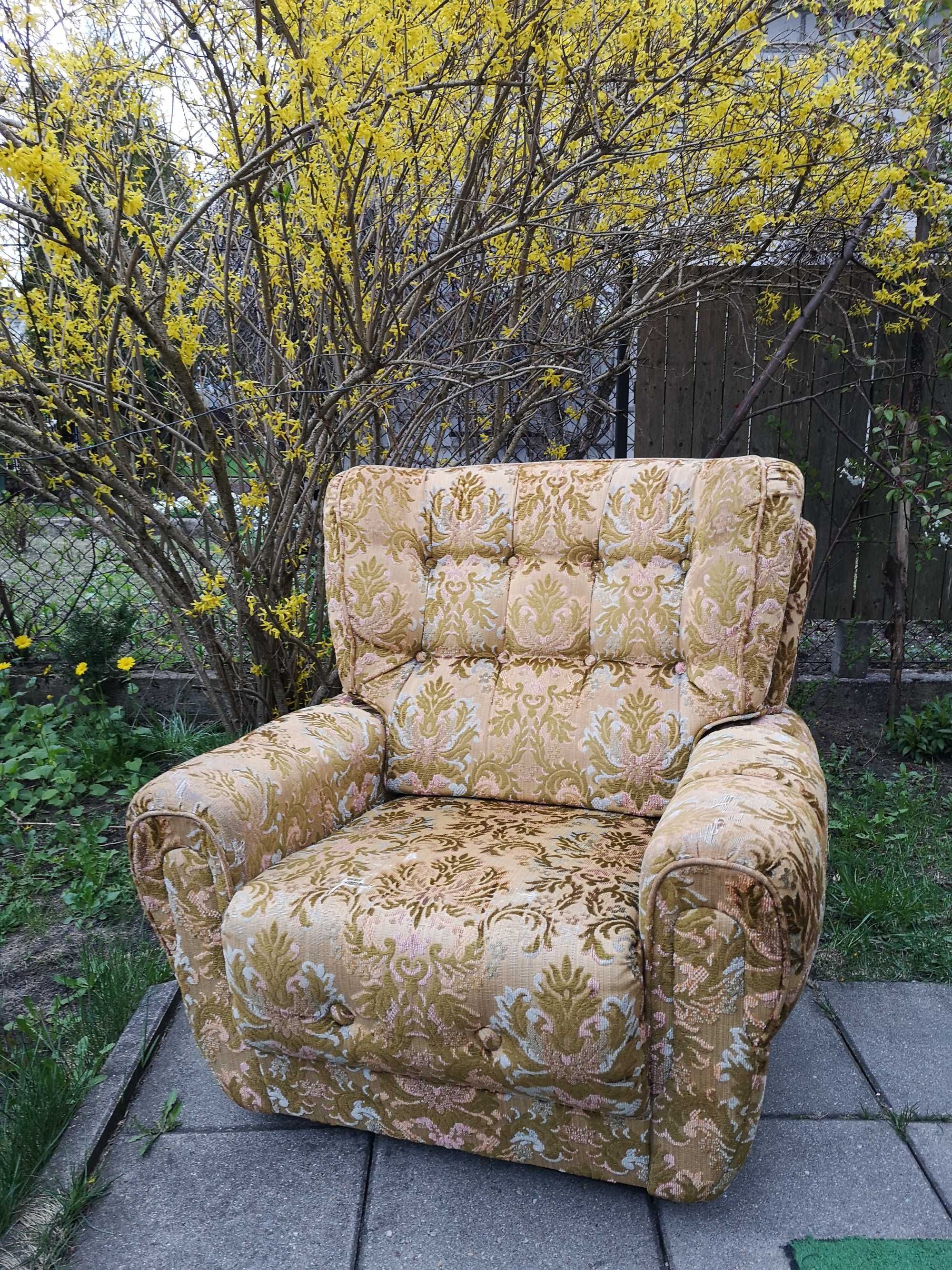 Fotele 2 szt. + kanapa wzór tłoczone kwiaty oddam