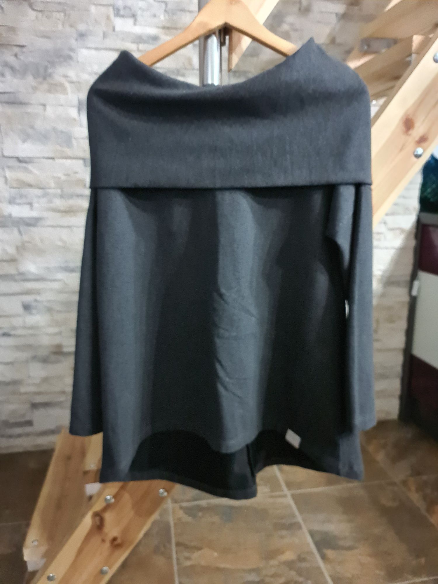 Piękna Bluza z kominem