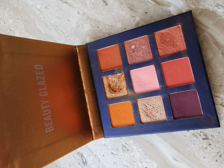 Zestaw cieni do powiek.