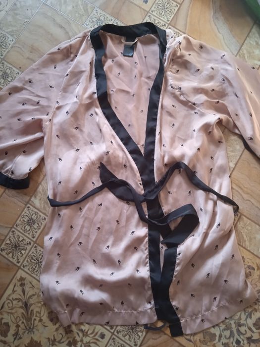 Спальна, атласна білизна