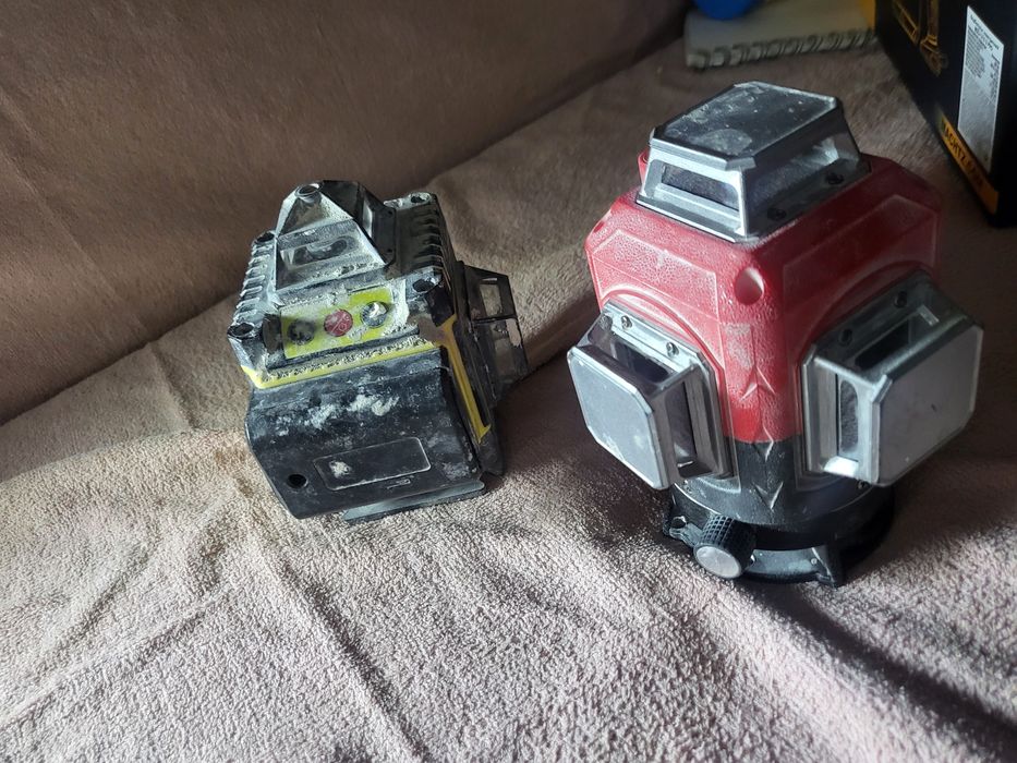 Два строительных лазера