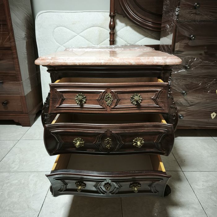 Mesinhas de Cabeceira em Pau Santo