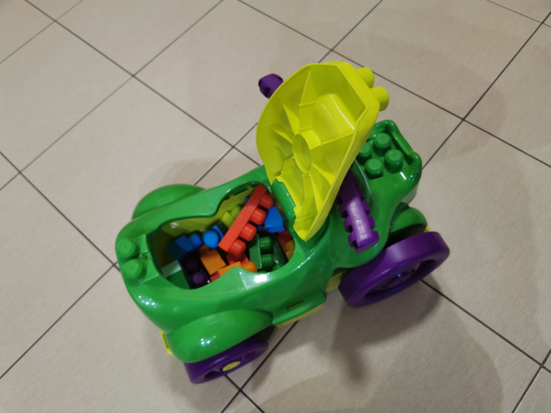 Jeździk/zjadacz klocków fisher price