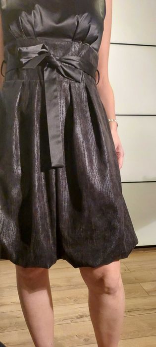 Ciekawa sukienka z dołem typu bombka, rozmiar 40