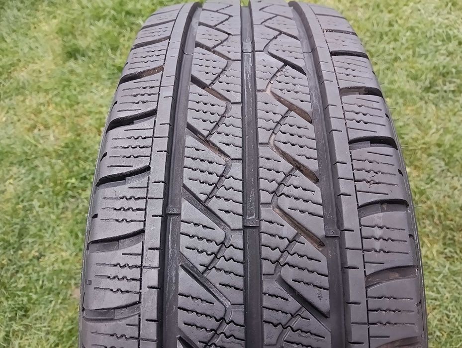 opona 215/60/17C Goodyear Vector 4 seasons Cargo 1 sztuka 8mm 2023