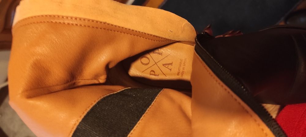 Botas de cano em pele