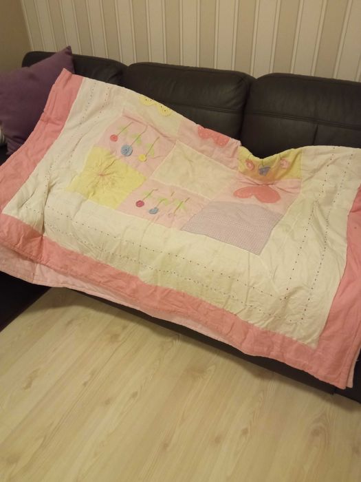 Pikowana narzuta na łóżko dziecięce