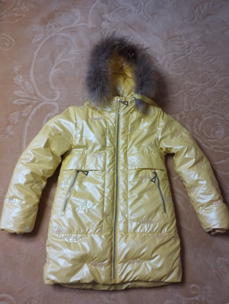 Куртка зимова пальто для дівчинки 140р.