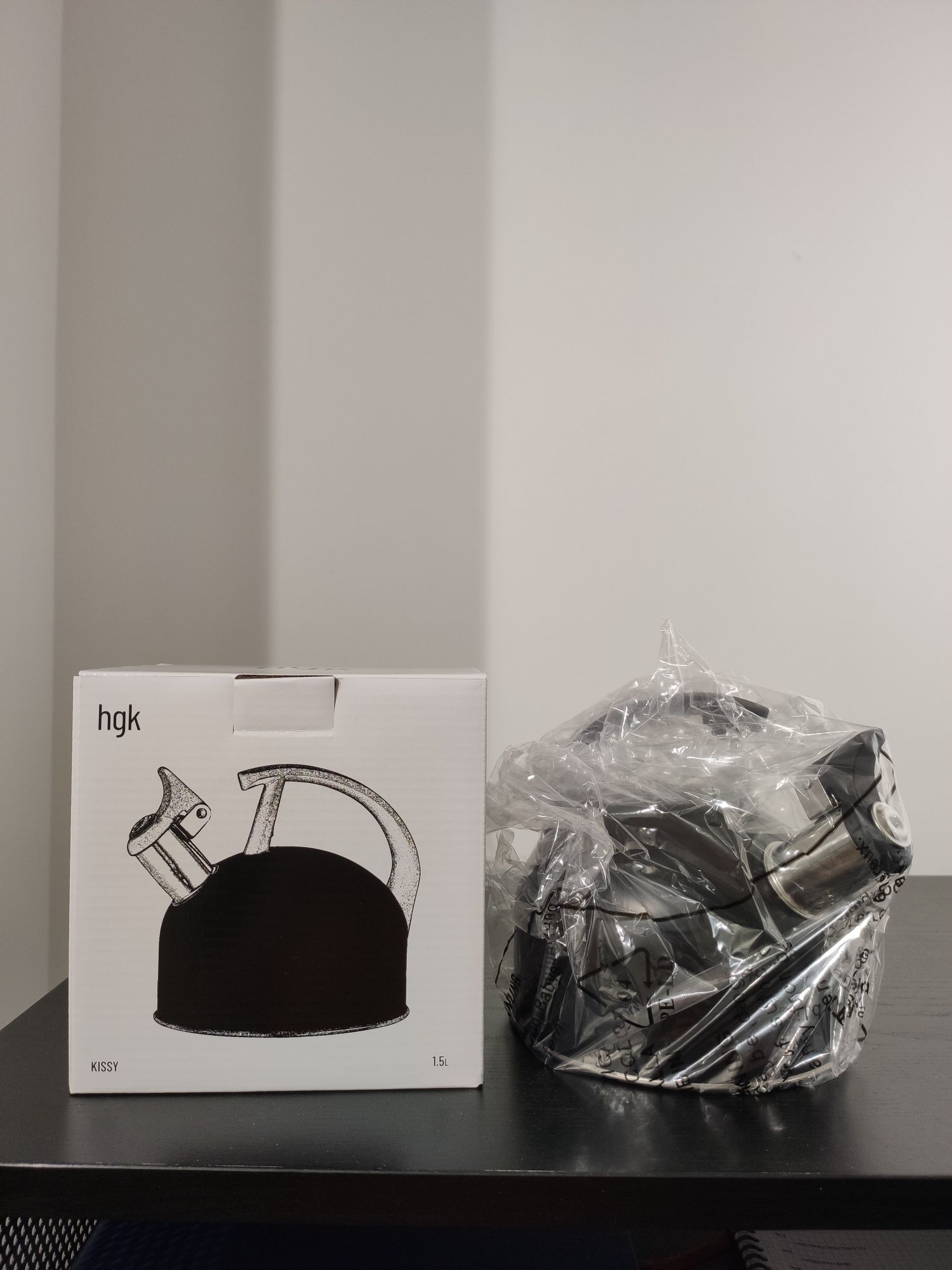 Czajnik z gwizdkiem,1.5L, czarny matowy (nowe ale rysa, kb1