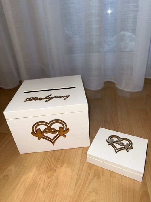 Białe pudełko na koperty i szkatułka na obrączki