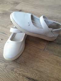 Білі туфлі,взуття для дівчинки