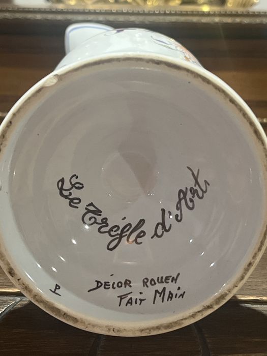 Stary dzbanek recznie malowany