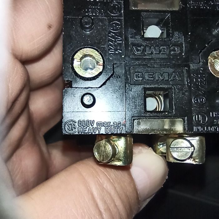 Переключатель "CEMA"  на 2 положения с ручным возвратом