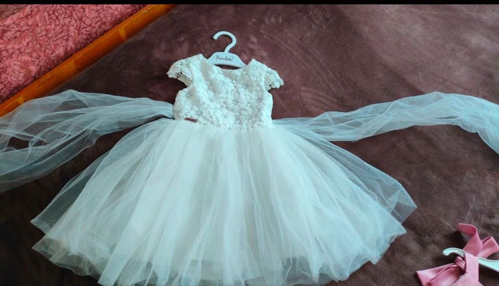 Плаття біле з квітами розмір 86