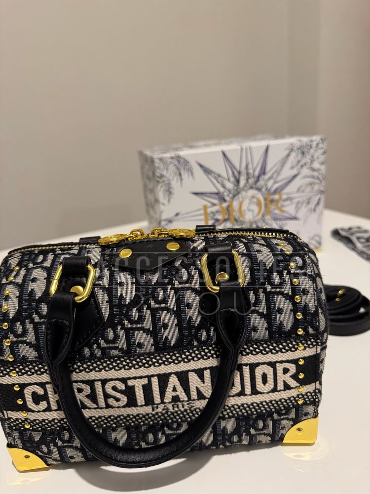 Mala       Dior