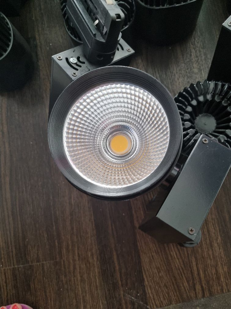 Reflektor lampa oświetlenie  szynowe  przesówne