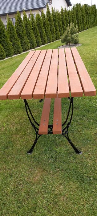 meble ogrodowe na żeliwnych nogach