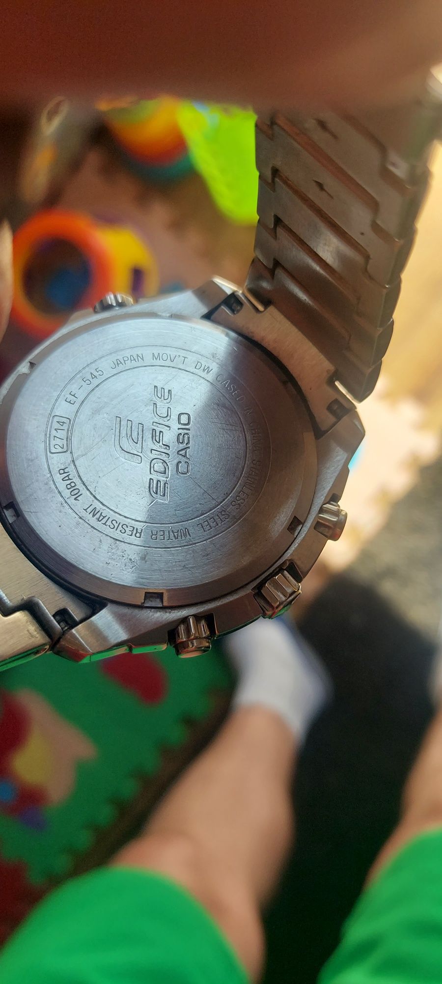 Zegarek Casio z białą tarczą