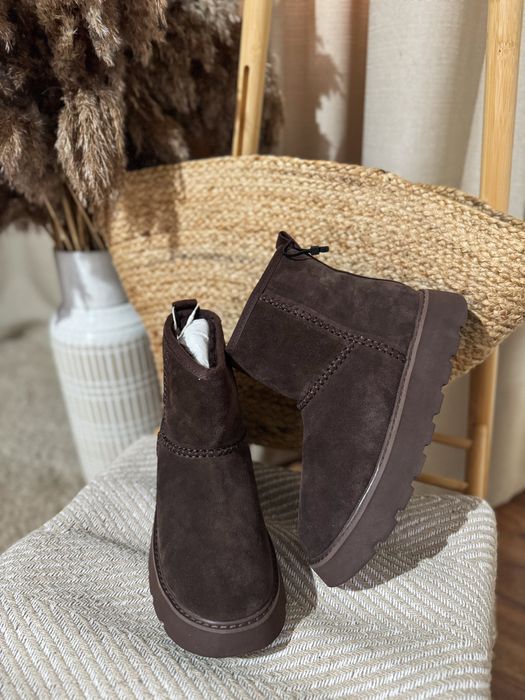 Замшеві чоботи, уггі Stradivarius 37,38,40р.