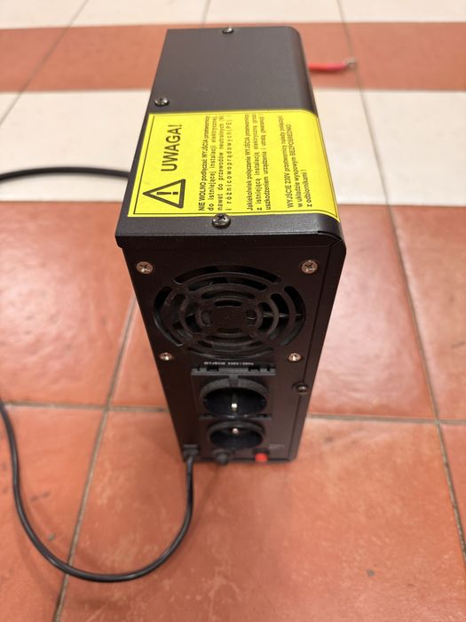 Джерело безперебійного живлення. Інвертор Volt Polska 800