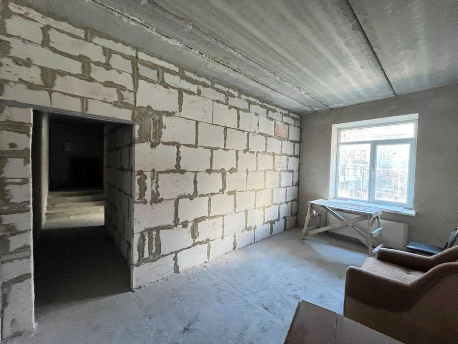 ПРОДАЖ 2-кімнатної квартири в престижній локації біля Озера (Виставка)