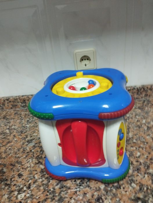 Cubo interativo para criança