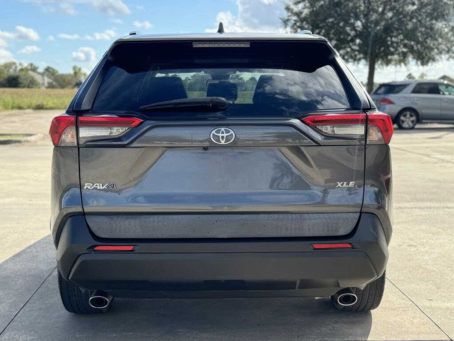 Toyota RAV4 XLE Premium      2019