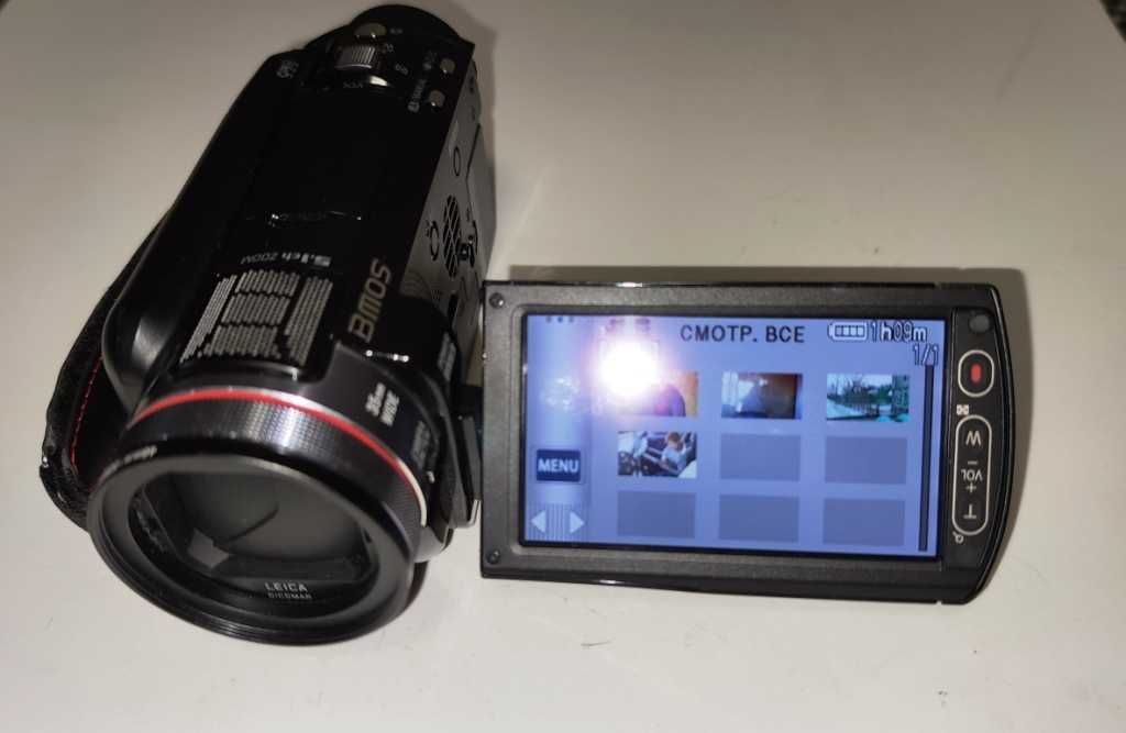 Видеокамера для блогинга Panasonic HDS-HS900