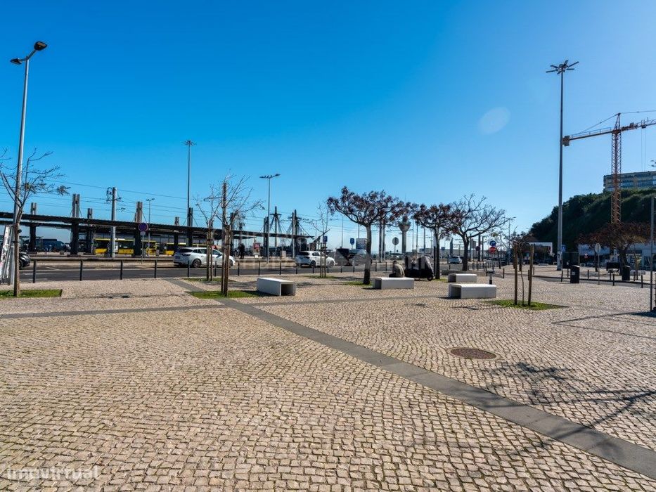 Apartamento T2 com garagem para venda em Cacilhas