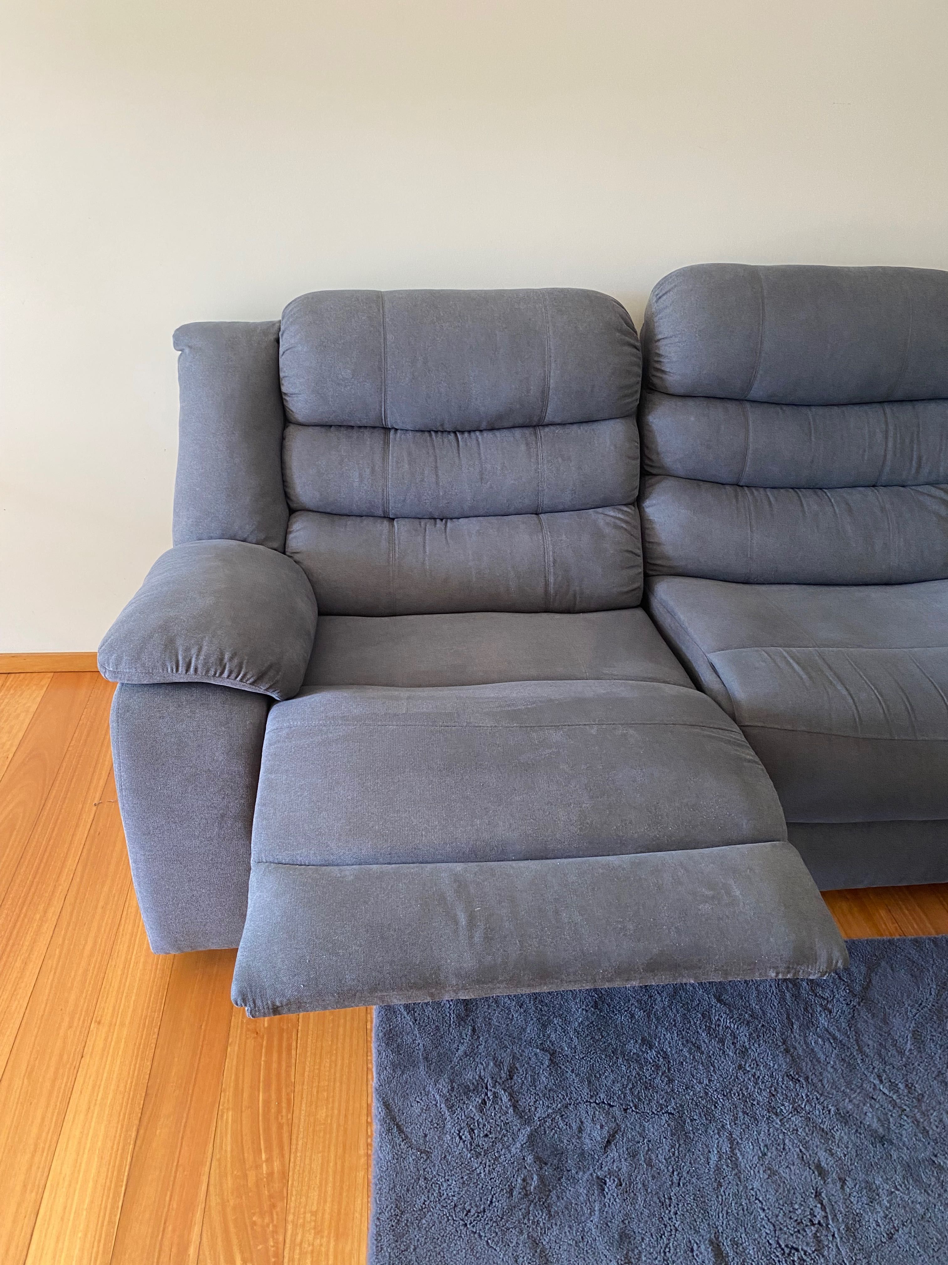 Sofá com chaise longue