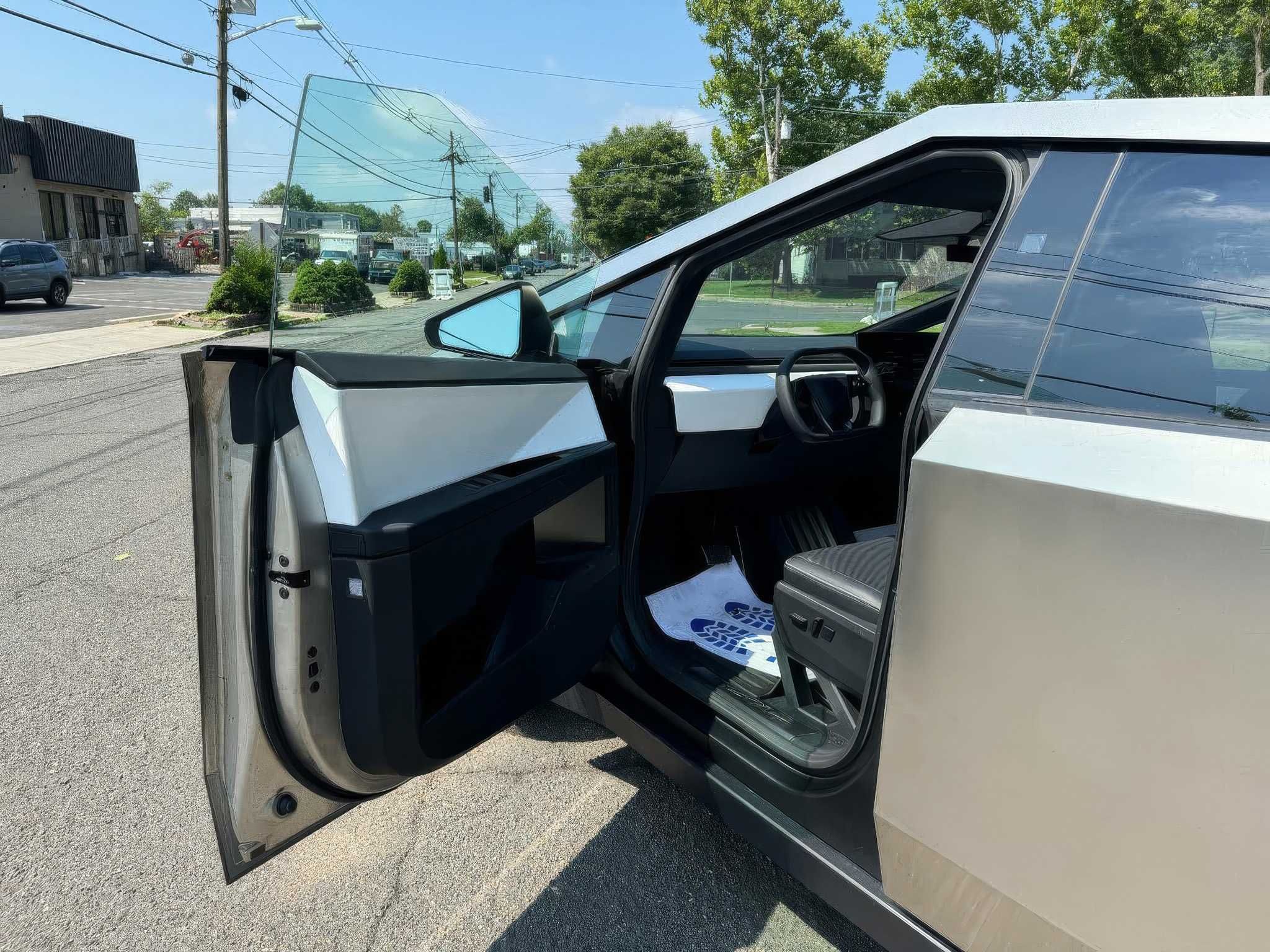 2024 Tesla Cybertruck Crew Cab