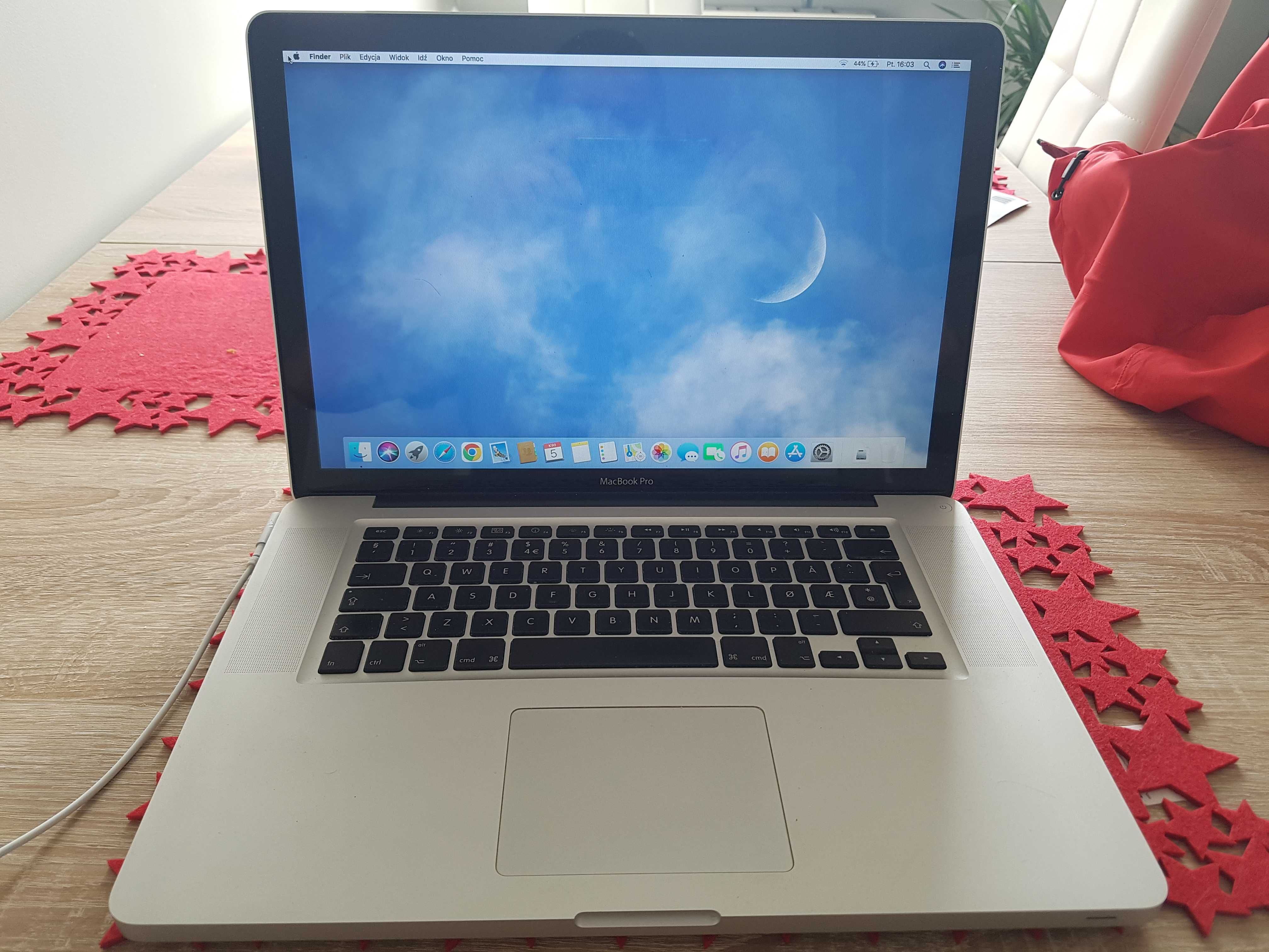 MacBook Pro A1286 Intel i5  15cala